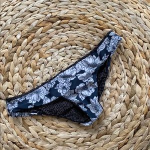 Acacia blue magnolia bottom